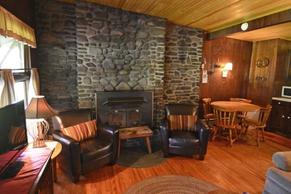 Book Woodbrook Cottage Poconos Pennsylvania All Cabins