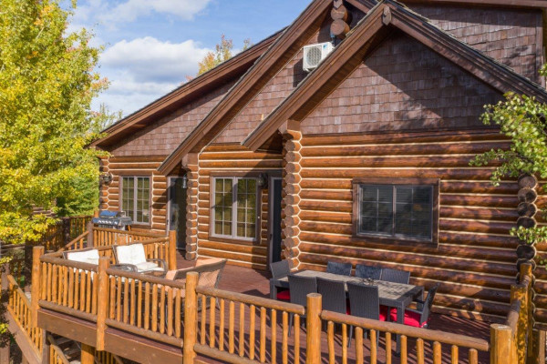 Back Deck and Outdoor Dining