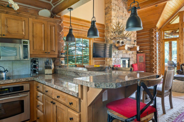 Kitchen Seating Area